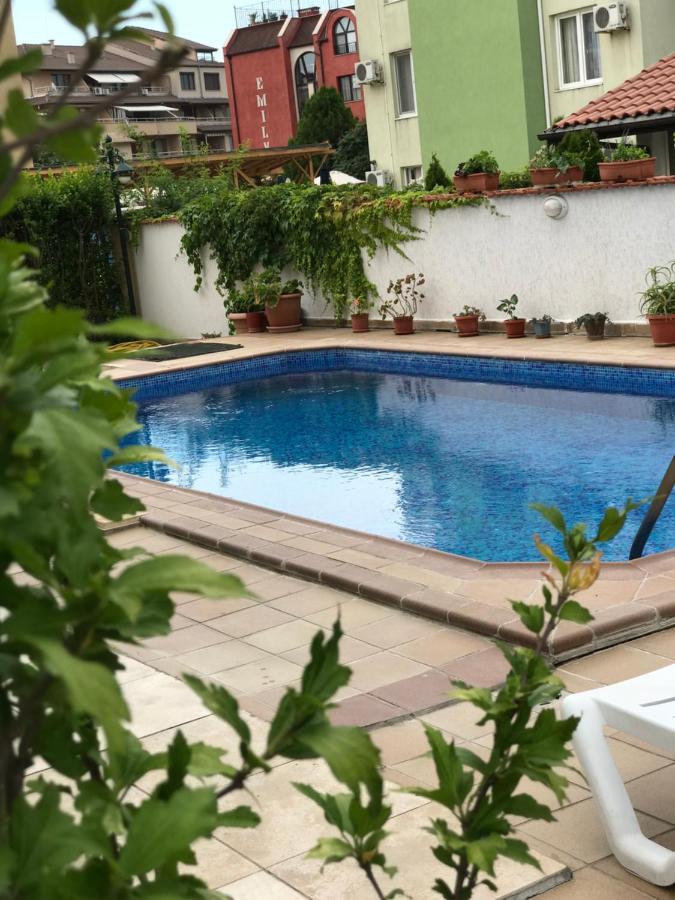 רבדה Hotel Riviera מראה חיצוני תמונה