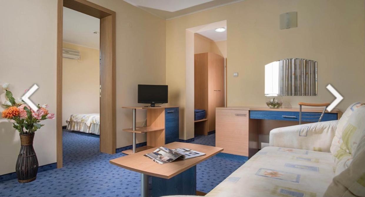 רבדה Hotel Riviera מראה חיצוני תמונה