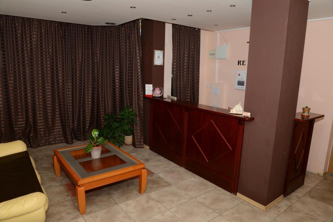 רבדה Hotel Riviera מראה חיצוני תמונה