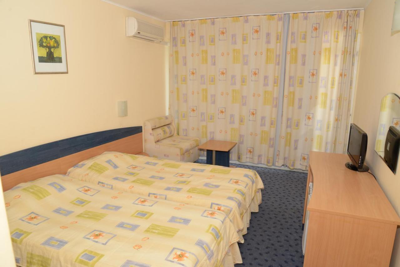 רבדה Hotel Riviera מראה חיצוני תמונה