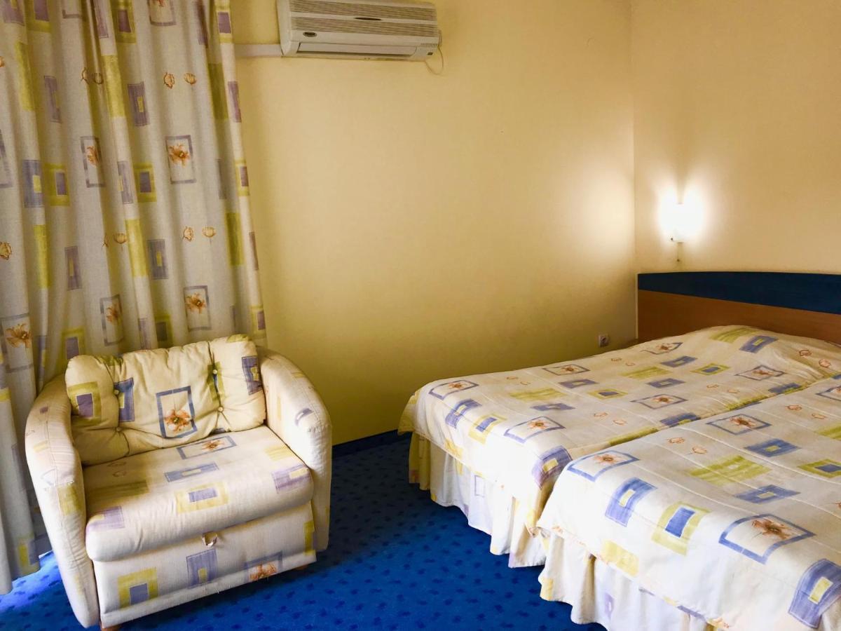 רבדה Hotel Riviera מראה חיצוני תמונה