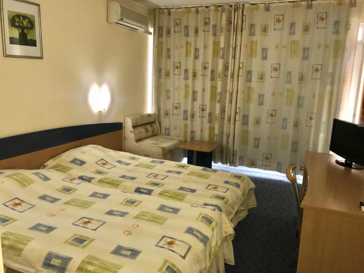 רבדה Hotel Riviera מראה חיצוני תמונה