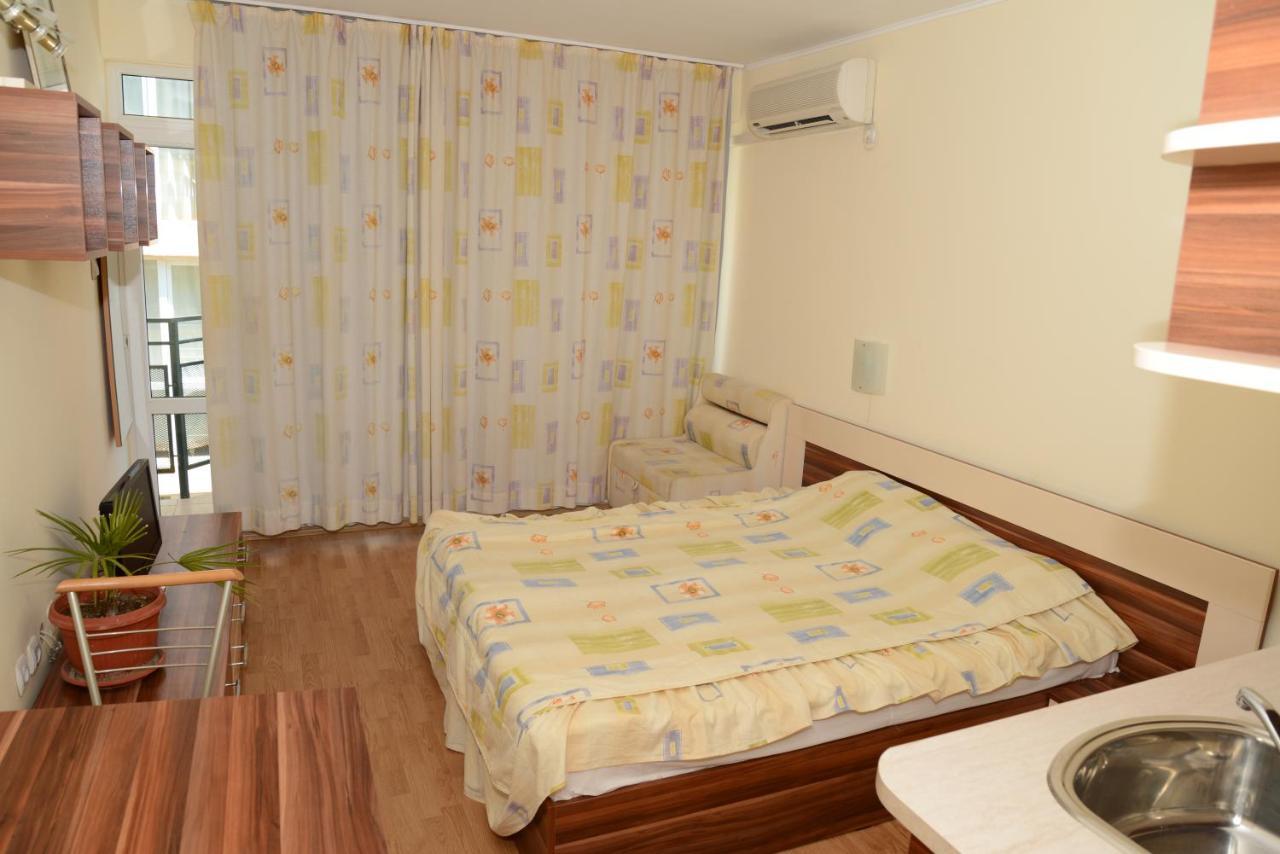 רבדה Hotel Riviera מראה חיצוני תמונה