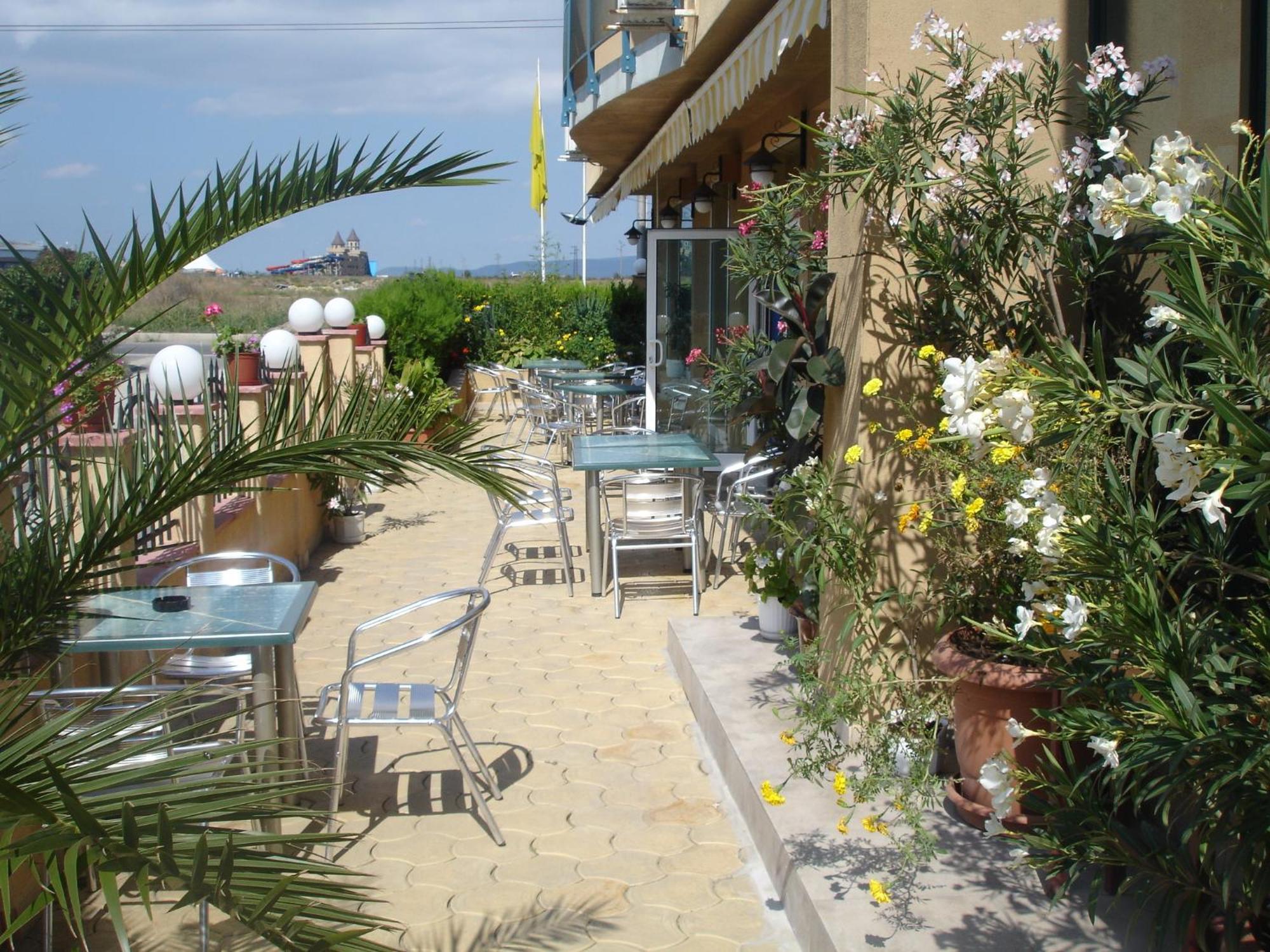 רבדה Hotel Riviera מראה חיצוני תמונה